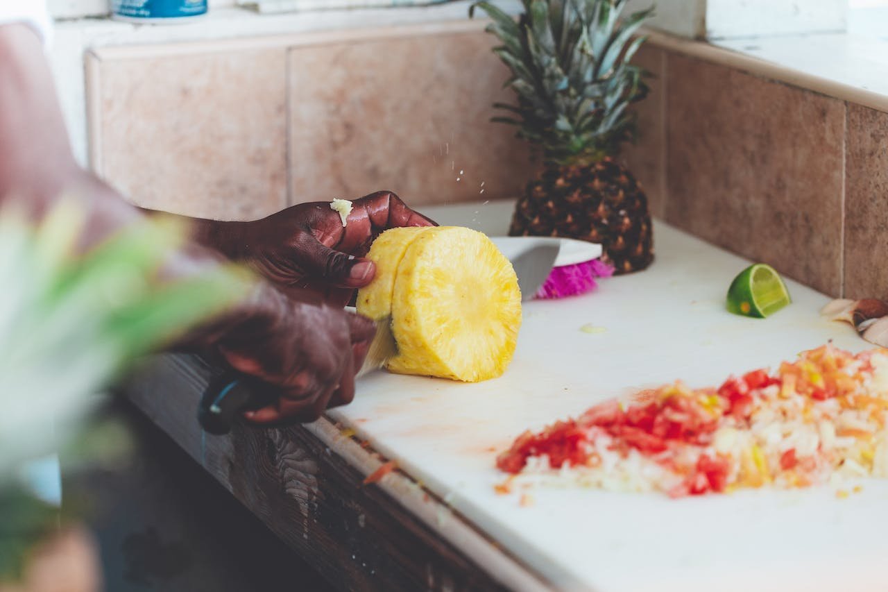 How to make Pineapple wedges with lime