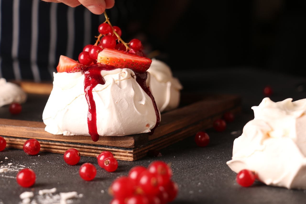 How to make Poppy seed custard with red fruit