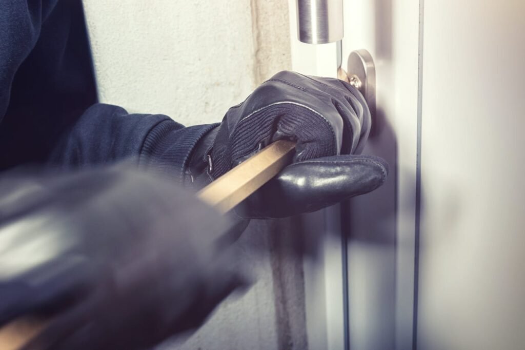 how to avoid home burglary