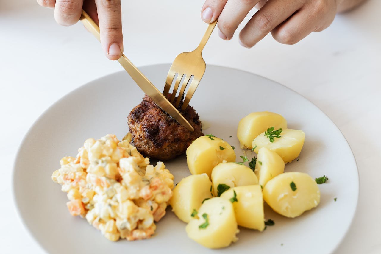How to make Herbed pork cutlets