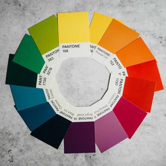 How to Style Clothes Using Color Wheel